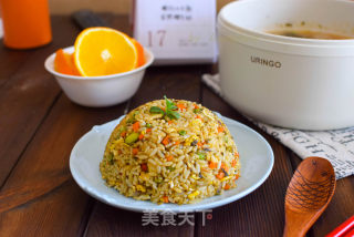 50岁阿姨一个人的午饭五色炒饭加丸子汤