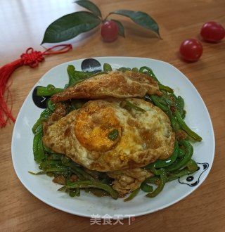 青椒丝烩荷包蛋的做法