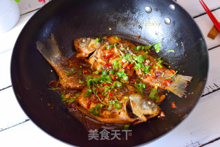 让人停不下筷子的煎烧鲫鱼的做法