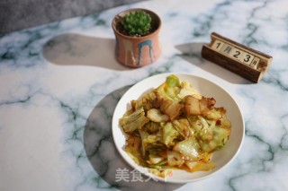 五花肉炒包包菜的做法