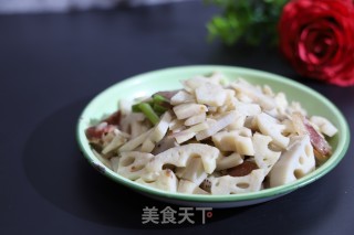 香肠炒莲藕的做法