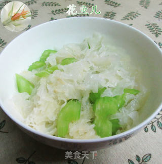 西芹拌银耳的做法