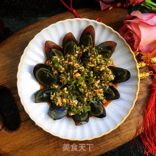 浇汁青椒皮蛋的做法