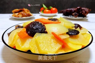 洋葱香菇胡萝卜炒土豆片的做法