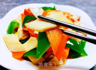 青椒胡萝卜炒杏鲍菇#早春美味#的做法