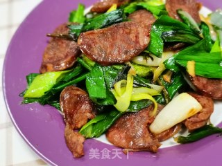 青蒜炒腊肠的做法