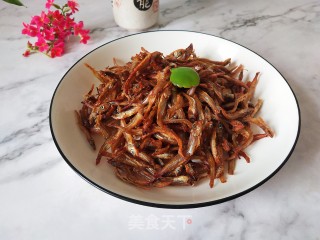 炸小鱼干的做法
