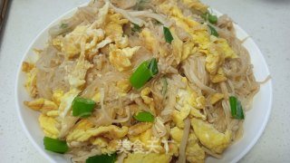 金针菇鸡蛋焖粉丝的做法