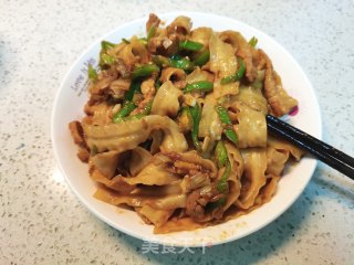 青椒肉丝炒面的做法
