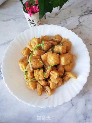 蒜苗豆腐泡的做法