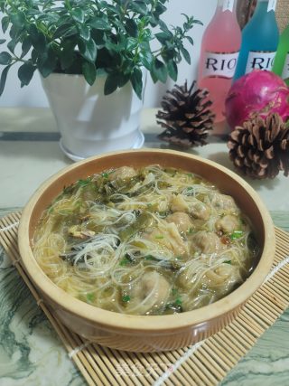 酸菜云吞煮米粉的做法