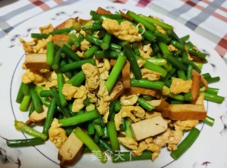 蒜薹香干炒鸡蛋的做法