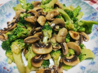 口蘑烧西蓝花的做法