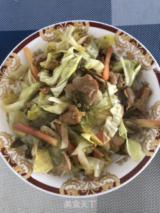 青椒肥肠炒包菜的做法
