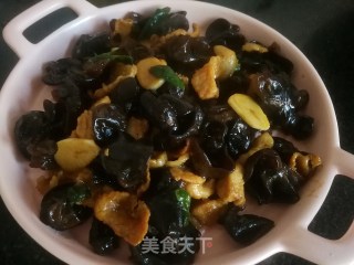 木耳炒肉的做法
