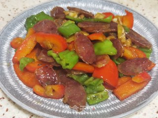 腊肠炒青红椒的做法