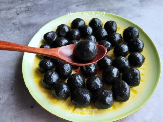 乌发养生黑芝麻丸的做法