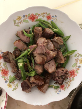 辣椒爆香板鸭的做法
