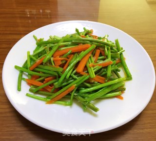 胡萝卜炒芦蒿的做法