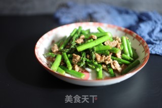 肉片炒芦笋的做法