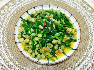 韭菜炒蚕豆的做法