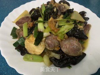 豆腐炒木耳的做法