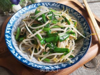 韭菜炒绿豆芽的做法