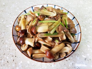 姬松茸炒肉片的做法