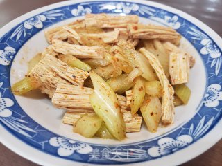西芹拌腐竹的做法