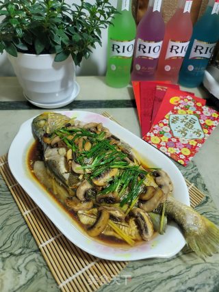 蘑菇蒸黄花鱼的做法