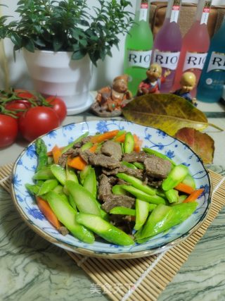 芦笋炒牛肉的做法