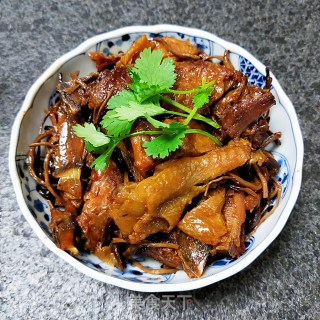 茶树菇焖腊鸡的做法