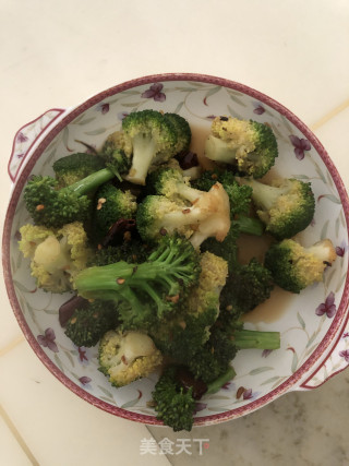 干辣椒爆西兰花的做法