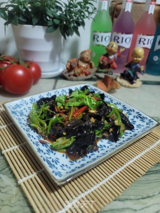 菠菜梗拌黑木耳的做法