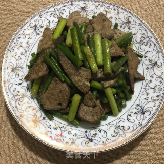 蒜苔炒猪肝的做法