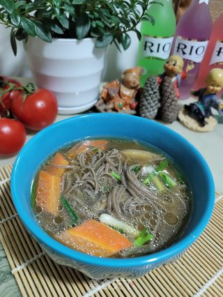 卤肉荞麦汤面的做法