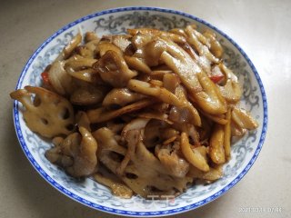 肥肠炒莲藕的做法