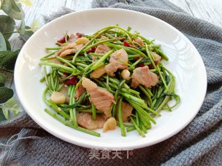 五花肉炒藜蒿的做法