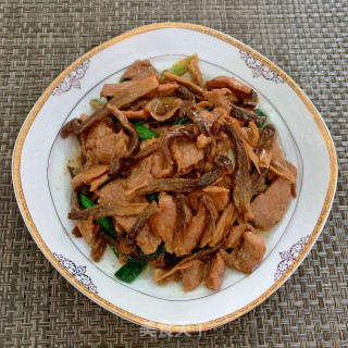 鹿茸菇炒里脊肉的做法