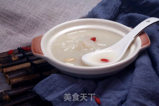 想喝鱼汤怕腥？这道萝卜丝鲫鱼汤试一下，鲜美奶白，好喝不腻人的做法