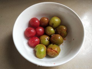 椒盐三月李的做法