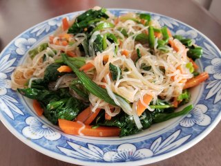 菠菜红萝卜拌粉丝的做法