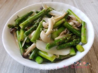 芦笋炒蘑菇的做法