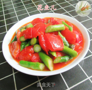 番茄炒芦笋的做法