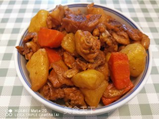 土豆焖鸡肉的做法