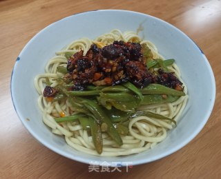 牛肉酱豆角肉丝拌面的做法