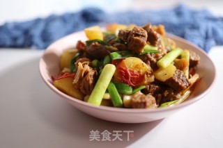 土豆烧牛腩的做法
