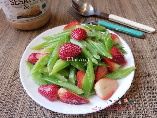 西芹草莓沙拉