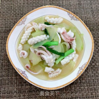 黄瓜炒鲜鱿鱼的做法