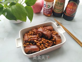 美容养颜食补平民菜——黄豆炖猪蹄的做法